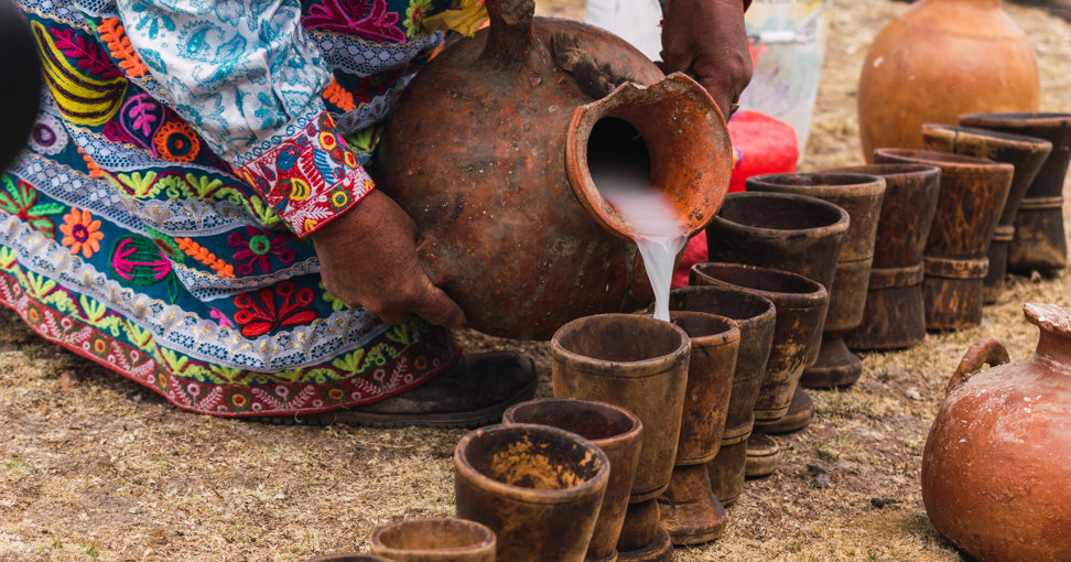https://peruexplorereusdev.blob.core.windows.net/media/articles/chicha-de-jora/chicha-de-jora.jpg