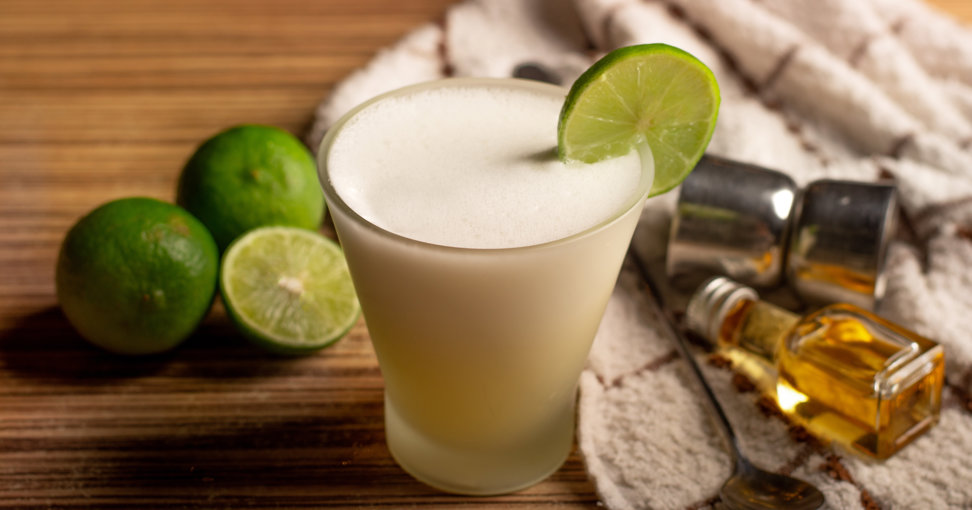 https://peruexplorereusdev.blob.core.windows.net/media/articles/pisco-sour/pisco-sour.jpg