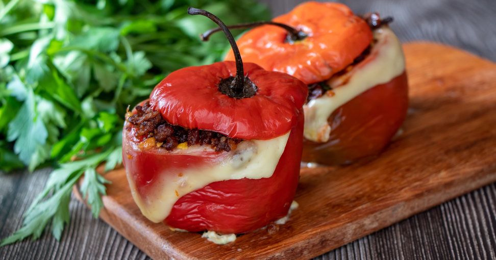 https://peruexplorereusdev.blob.core.windows.net/media/articles/rocoto-relleno/rocoto-relleno.jpg